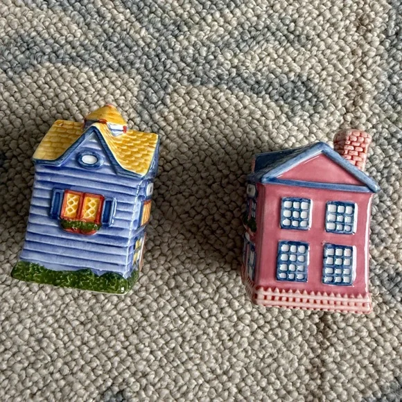 New in Box Vintage Avon Spice Jar Victorian Cottage Salt and Pepper Shakers - Picture 6 of 6